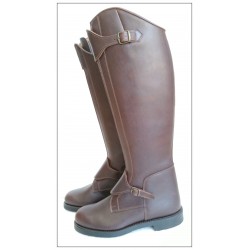 Bota hipica modelo 1574 con cremallera delantera, hebilla y protección de estribo.