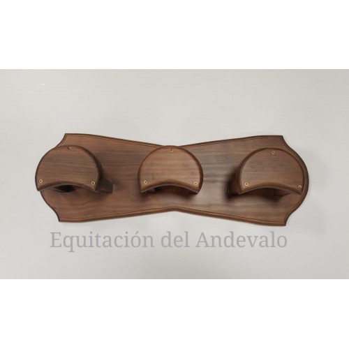 Percha para 3 cabezadas en madera.