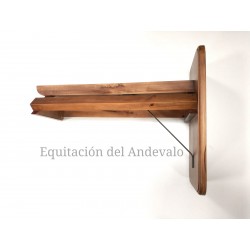 Monturero de pared en madera.