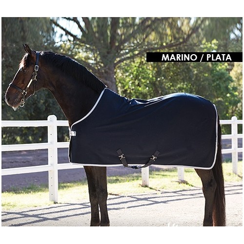 Manta de secado para caballo.